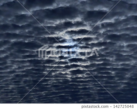The moon shines through the clouds at night. The moon shines through the clouds at night. 142725048