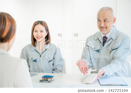 Real estate, meeting, business Real estate, meeting, business 142725104