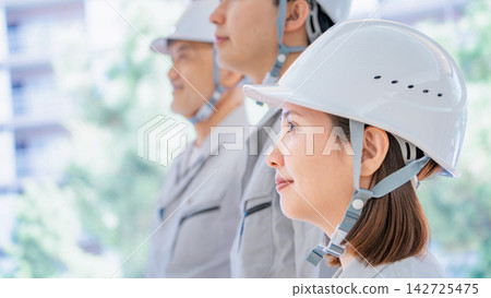 Portraits of men and women in work clothes Portraits of men and women in work clothes 142725475