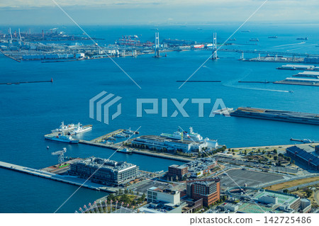 [Kanagawa Prefecture] View of Yokohama Port from Yokohama Landmark Tower 142725486