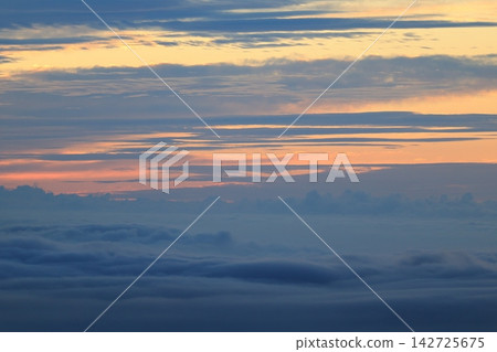 北海道津別峠清晨的雲海 北海道津別峠清晨的雲海 142725675