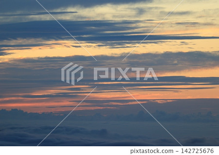 北海道津別峠清晨的雲海 142725676