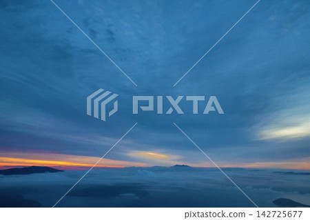 北海道津別峠清晨的雲海 北海道津別峠清晨的雲海 142725677