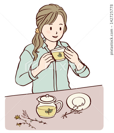 一位年輕女子正在放鬆地喝花草茶。 一位年輕女子正在放鬆地喝花草茶。 142725778