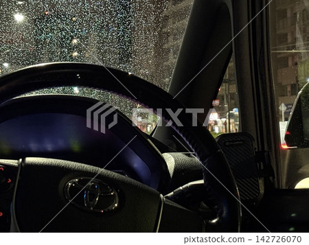 在一個雨夜裡埋伏 在一個雨夜裡埋伏 142726070