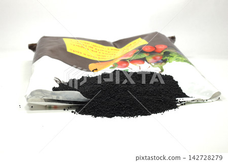 Calcium cyanamide nitrogen fertilizer for agriculture and pre-sowing garden. Calcium cyanamide nitrogen fertilizer for agriculture and pre-sowing garden. 142728279