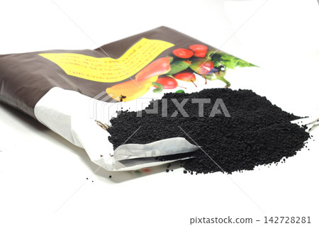 Calcium cyanamide nitrogen fertilizer for agriculture and pre-sowing garden. Calcium cyanamide nitrogen fertilizer for agriculture and pre-sowing garden. 142728281