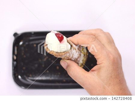 traditional Sicilian pastas Sicilian cannoli traditional Sicilian pastas Sicilian cannoli 142728408