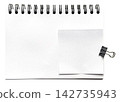 Blank Paper Note with Binder Clip on Spiral Notebook 142735943