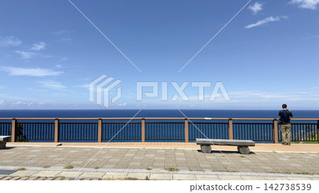 俯瞰日本海的觀景台 俯瞰日本海的觀景台 142738539