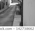 narrow street in old european city 142738662