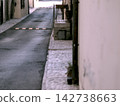 street in the old town 142738663