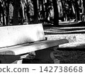 bench in the park 142738668