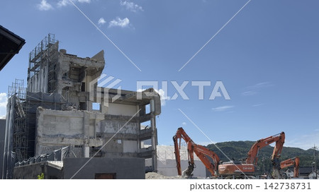 拆除受能登地震影響的建築物 拆除受能登地震影響的建築物 142738731
