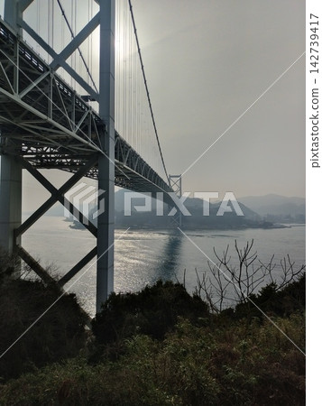 關門海峽籠罩在霧氣之中。 142739417