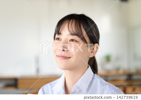 表情如釋重負的女人 142739619
