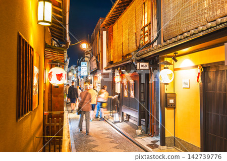京都先鬥町,一個遍佈京都傳統町屋的街區。 京都先鬥町,一個遍佈京都傳統町屋的街區。 142739776
