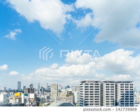Cityscape and skyline of shibuya in tokyo japan under bright blue sky with white clouds and copy space 142739909