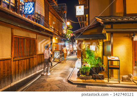 京都先鬥町,一個遍佈京都傳統町屋的街區。 京都先鬥町,一個遍佈京都傳統町屋的街區。 142740121