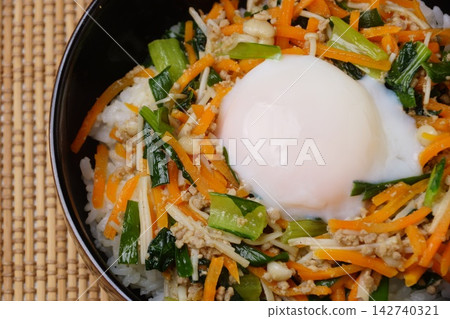 肉末蔬菜拌飯 肉末蔬菜拌飯 142740321