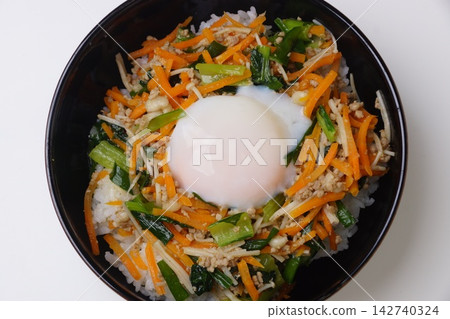 肉末蔬菜拌飯 肉末蔬菜拌飯 142740324
