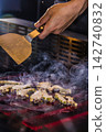Grilling fresh vegetables at a food market in the evening 142740832
