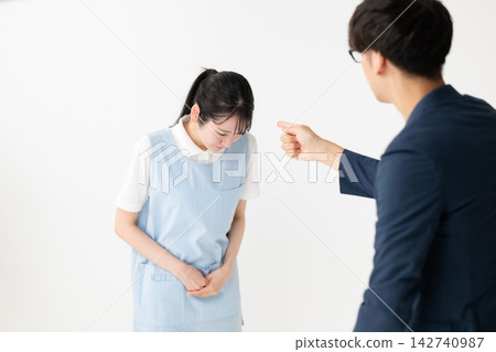 Women who receive complaints Women who receive complaints 142740987