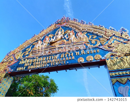 馬來西亞檳城一座泰國佛教寺廟的大門 馬來西亞檳城一座泰國佛教寺廟的大門 142741015