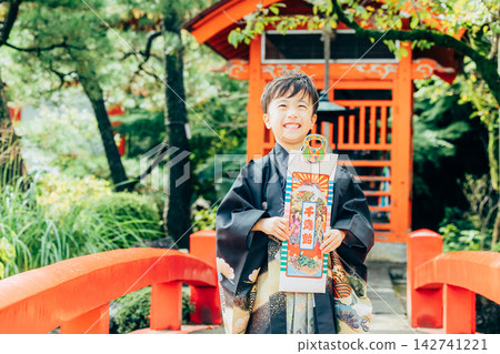 A boy who visits a shrine at Shichigosan A boy who visits a shrine at Shichigosan 142741221