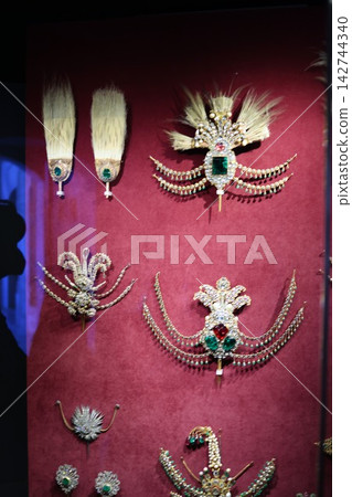 Ottoman jewelry and turban ornaments exhibited in Istanbul Ottoman jewelry and turban ornaments exhibited in Istanbul 142744340