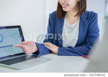 商業、女性、商務談判、諮詢 商業、女性、商務談判、諮詢 142746291