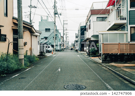 Local roads: From September 1, 2026, the legal speed limit on local roads will be reduced from 60 km/h to 30 km/h. Local roads: From September 1, 2026, the legal speed limit on local roads will be reduced from 60 km/h to 30 km/h. 142747906