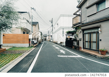 地方道路:自 2026 年 9 月 1 日起,當地道路的法定速限將從 60 公里/小時降至 30 公里/小時。 地方道路:自 2026 年 9 月 1 日起,當地道路的法定速限將從 60 公里/小時降至 30 公里/小時。 142747918