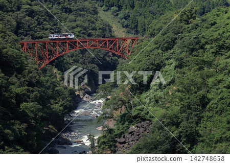 南阿蘇鐵道跨越第一白川橋。 南阿蘇鐵道跨越第一白川橋。 142748658