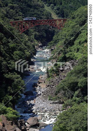 南阿蘇鐵道跨越第一白川橋。 南阿蘇鐵道跨越第一白川橋。 142748660