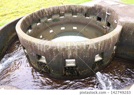 Circular watershed Circular watershed 142749283