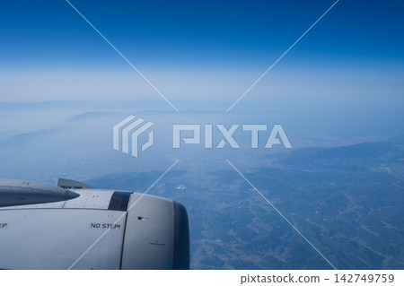 從飛機窗口查看 從飛機窗口查看 142749759