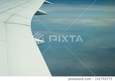 從飛機窗口查看 142749773