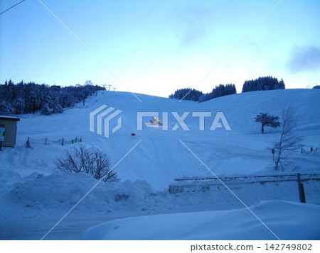 黃昏時的菅平滑雪場 黃昏時的菅平滑雪場 142749802