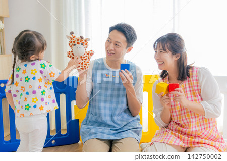 孩子們在幼兒園玩 142750002