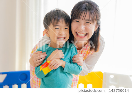 兒童和幼兒園老師 142750014