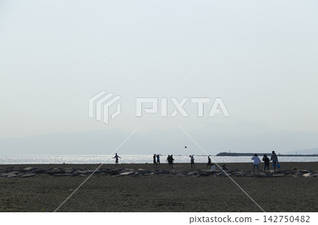 People enjoying sports in Shonan Chigasaki People enjoying sports in Shonan Chigasaki 142750482