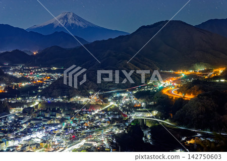 Night view of Otsuki city and Mount Fuji as seen from Iwadono Mountain Night view of Otsuki city and Mount Fuji as seen from Iwadono Mountain 142750603