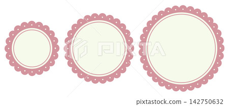 Fluffy round frame in 3 sizes, with a dusty pink label material. Fluffy round frame in 3 sizes, with a dusty pink label material. 142750632
