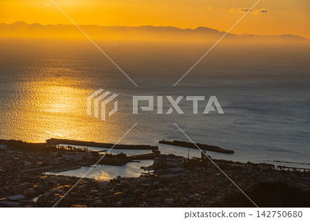 [Shizuoka Prefecture] Dawn at Mochimune Port 142750680