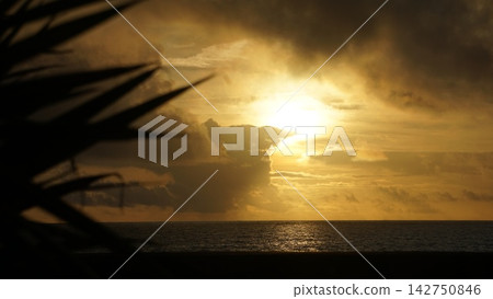 Light and clouds that evoke a sense of hope for tomorrow Light and clouds that evoke a sense of hope for tomorrow 142750846