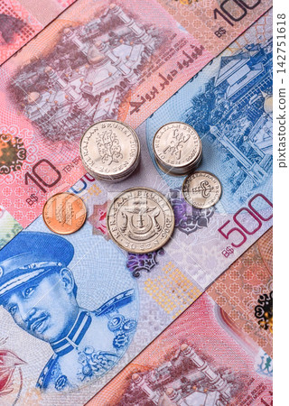 Brunei paper money, dollar banknotes and sen coins as currency for exchange or travel. Brunei money Brunei paper money, dollar banknotes and sen coins as currency for exchange or travel. Brunei money 142751618