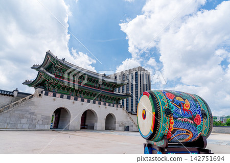 Gwanghwamun Gate, the main gate of Gyeongbokgung Palace, featuring restored Woldai stage and traditional Korean drum in Seoul, South Korea Gwanghwamun Gate, the main gate of Gyeongbokgung Palace, featuring restored Woldai stage and traditional Korean drum in Seoul, South Korea 142751694