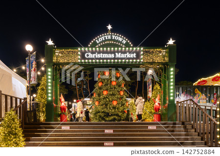 Lotte World Christmas Market in Seoul, South Korea Lotte World Christmas Market in Seoul, South Korea 142752884
