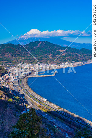 [Shizuoka Prefecture] Mount Fuji seen across Suruga Bay from Satta Pass 142753710